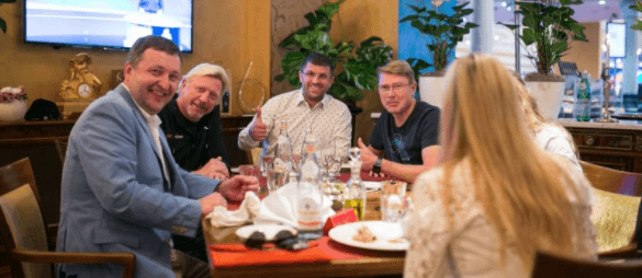 Zleva Tony G, Boris Becker, Leon Tsoukernik a Mika Häkkinen