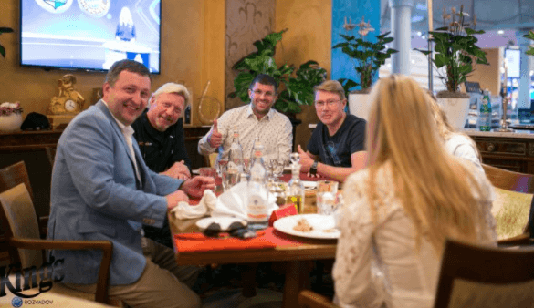 Zleva Tony G, Boris Becker, Leon Tsoukernik a Mika Häkkinen