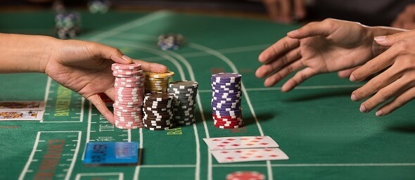 Krupiér a domluvení hráči obrali kasino o 6M