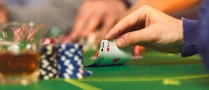 Ultimate Texas Holdem je hra na bázi Texas Holdem pokeru