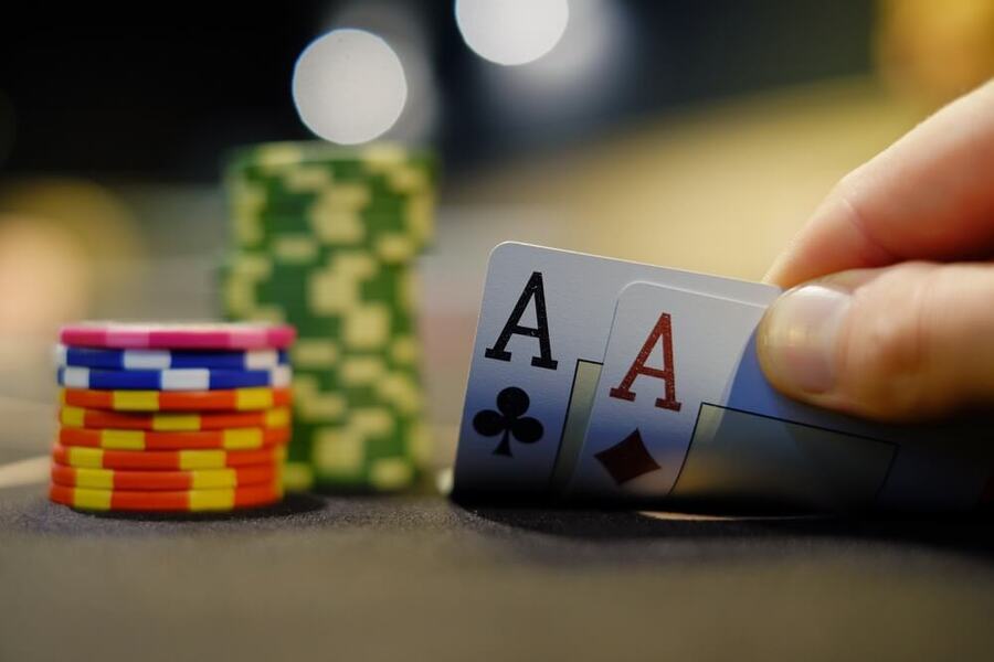 Jak se hraje poker cash game?