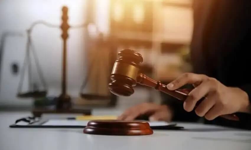 Politicky exponovaná osoba může hrát v&nbsp;online casinu